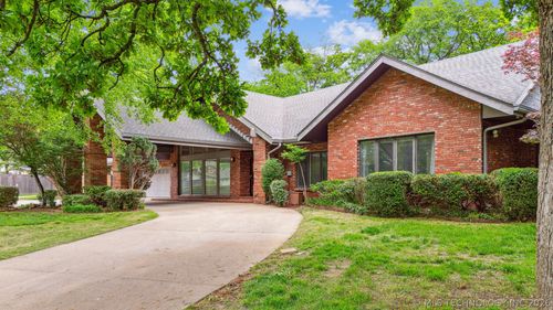 3219 S Birmingham Ave, Tulsa, OK, 74105-2325 | Card Image
