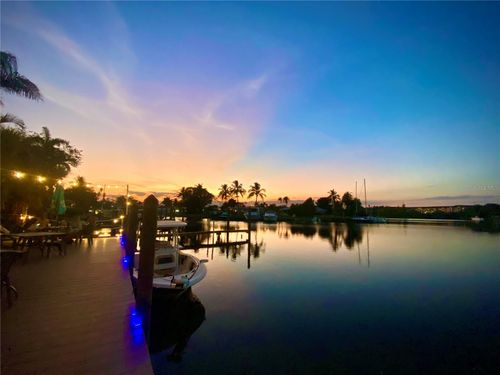 s521-7150 N Tamiami Trl, SARASOTA, FL, 34243-1405 | Card Image