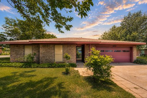260 New Hope Rd E, Mckinney, TX, 75071-3952 | Card Image
