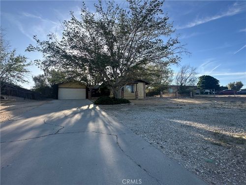 15811 Condor Rd, Victorville, CA, 92394-1312 | Card Image