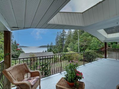 5446 Wakefield Rd, House other with 3 bedrooms, 3 bathrooms and 4 parking in Sechelt BC | Image 1