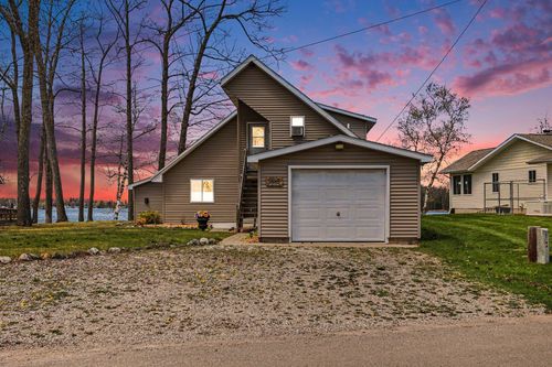8006 Lakeside Blvd, Hale, MI, 48739-8731 | Card Image