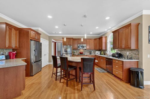 219 Country Club Rd, East Fishkill, NY, 12533-6282 | Card Image
