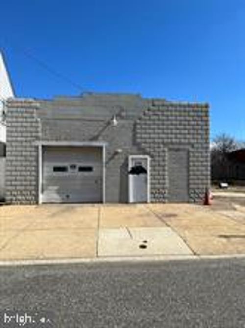 330 S Broadway, Gloucester City, NJ, 08030-2342 | Card Image