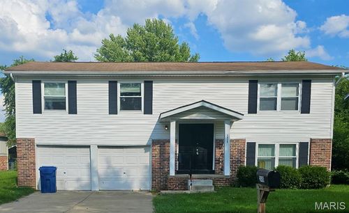 2436 Periwinkle Ct, Florissant, MO, 63031-2833 | Card Image