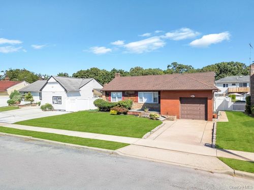 885 Downing Rd, Valley Stream, NY, 11580-1506 | Card Image