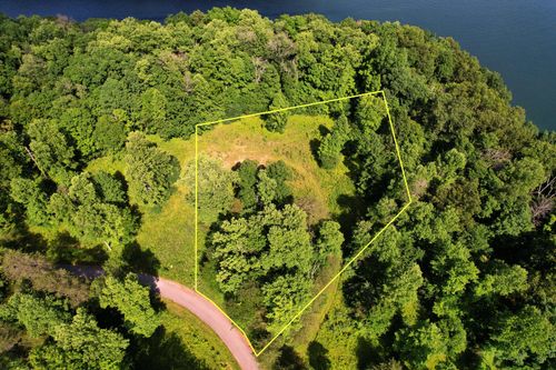 16 Wooldridge Rd, Jamestown, KY, 42629-7821 | Card Image