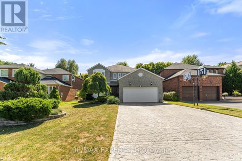 286 Kirby Crescent, Newmarket (Glenway Estates), ON, L3X1H4 | Card Image