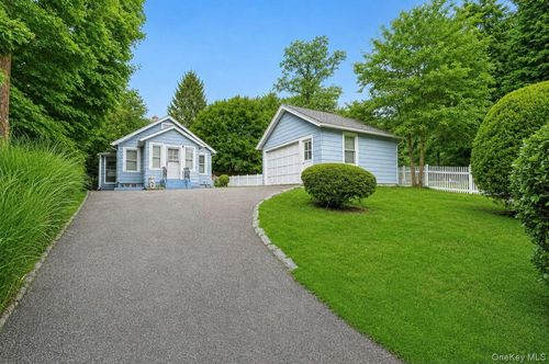 208 Vineyard Road, Huntington, NY, 11743 | Card Image