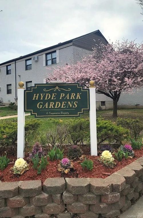 a-68-76 136th St, Flushing, NY, 11367-1626 | Card Image