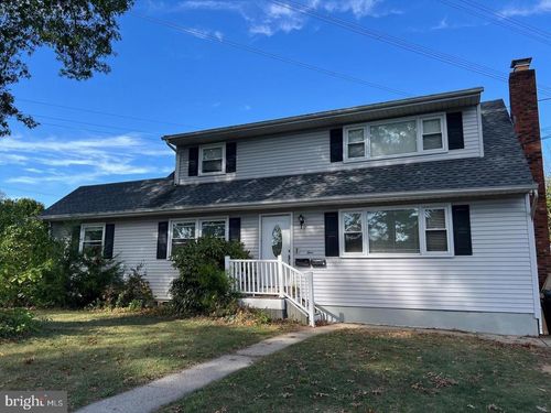 4 Paso Dr, Trenton, NJ, 08619-1536 | Card Image