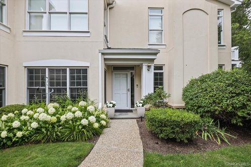 138 Doral Greens Dr W, Rye Brook, NY, 10573-5404 | Card Image