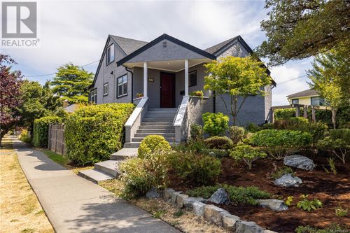 2575 Victor St, Victoria, BC, V8R4E1 | Card Image