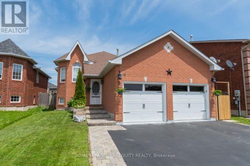 14 Hewitt Pl, Barrie, ON, L4M7B3 | Card Image