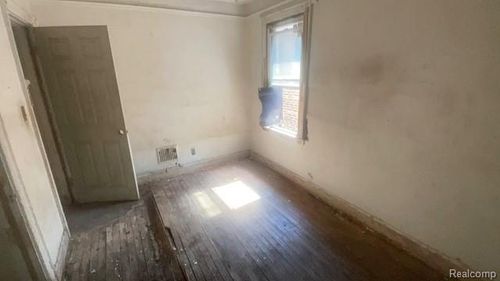 16309 Log Cabin St, Highland Park, MI, 48203-2618 | Card Image