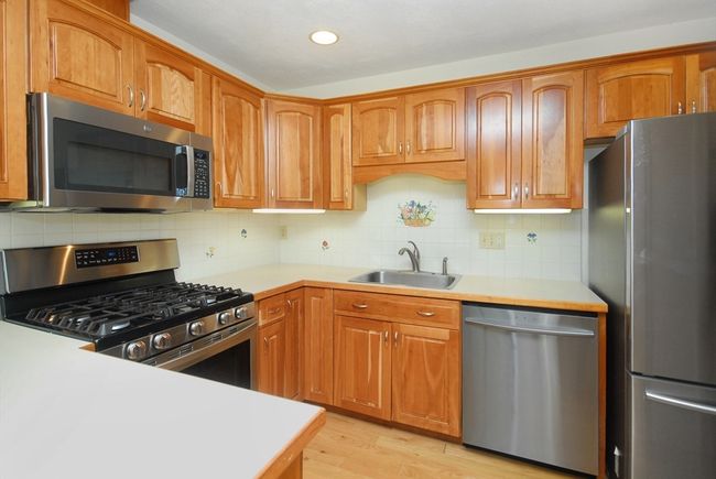 UNIT-3 - 19 Concord Greene, Condo with 2 bedrooms, 2 bathrooms and 1 parking in Concord MA | Image 11