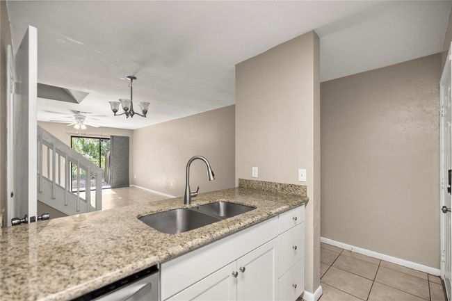 2115 39 Th Dr, Townhouse with 2 bedrooms, 2 bathrooms and null parking in GAINESVILLE FL | Image 5