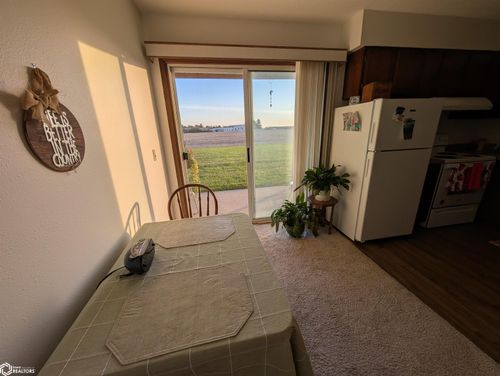 1525 Airlane Dr, Burlington, IA, 52601-3309 | Card Image