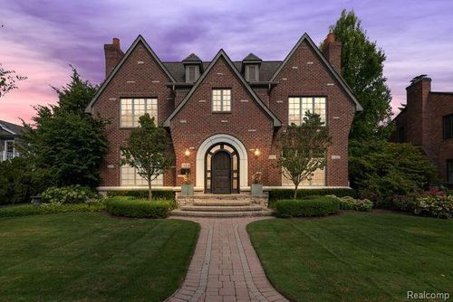 321 Aspen Rd, Birmingham, MI, 48009-3704 | Card Image