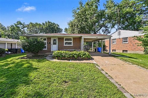 30 Saint Edward Ln, Florissant, MO, 63033-5420 | Card Image