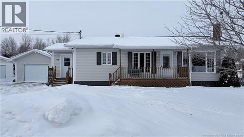 196 Caswell Rue, Grand-Sault, NB, E3Z1A8 | Card Image