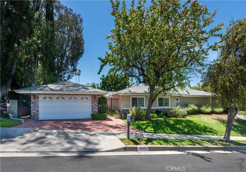 18056 Lake Encino Dr, Encino, CA, 91316-4430 | Card Image