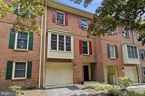 302 Brighton Cir, Devon, PA, 19333-1042 | Card Image