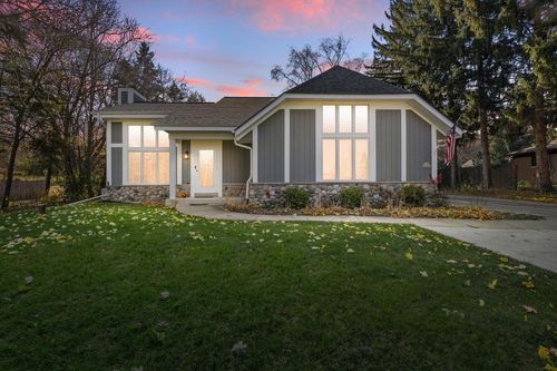 N26W26729 Prospect Avenue, Pewaukee, WI, 53072 | Card Image