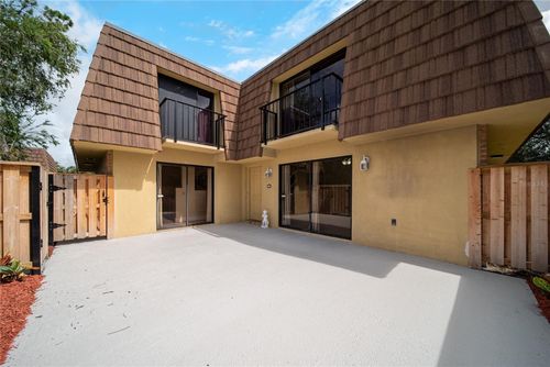 331-5365 Elm Ct, ORLANDO, FL, 32811-6730 | Card Image