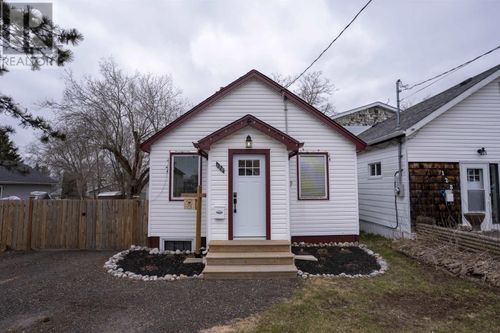 130 Rockwood Ave S, Thunder Bay, ON, P7B4K2 | Card Image