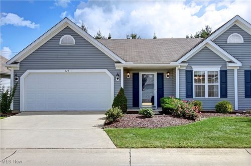 327 Breckenridge Oval, Elyria, OH, 44035-8989 | Card Image