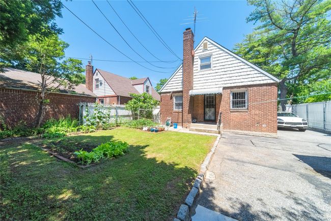 58 219 Th St, House other with 4 bedrooms, 3 bathrooms and null parking in Bayside Hills NY | Image 16