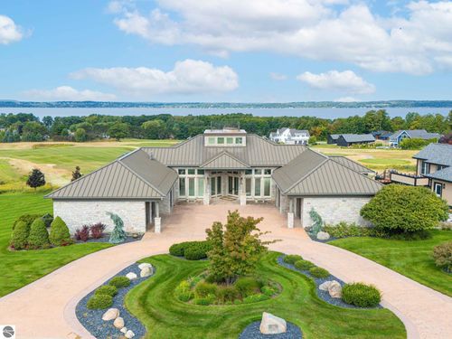 4173 Dornoch Ct, Williamsburg, MI, 49690-8635 | Card Image