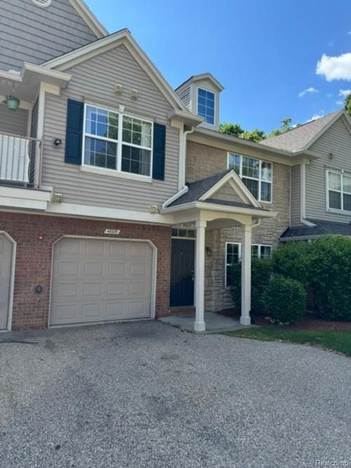 20-49225 W Woods Dr, Shelby Township, MI, 48317-1846 | Card Image