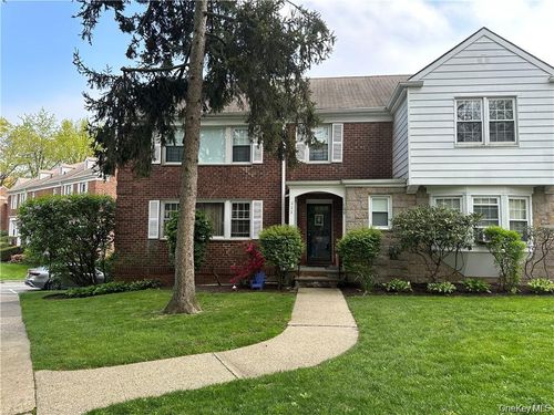111-111 Lawrence Park Cres, Yonkers, NY, 10708-6700 | Card Image