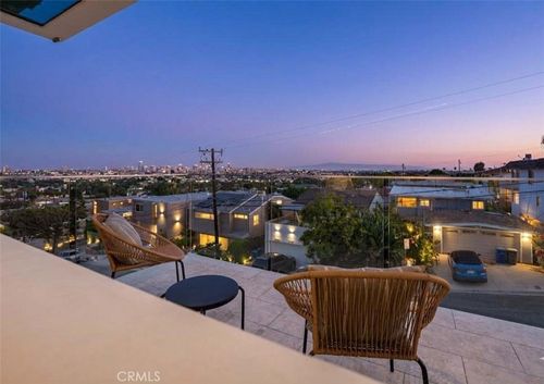2076 Stanley Ave, Signal Hill, CA, 90755-6007 | Card Image