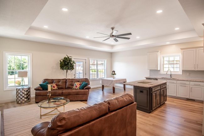 1828 Pinnacle Pt, Condo with 3 bedrooms, 2 bathrooms and null parking in HOLTS SUMMIT MO | Image 5