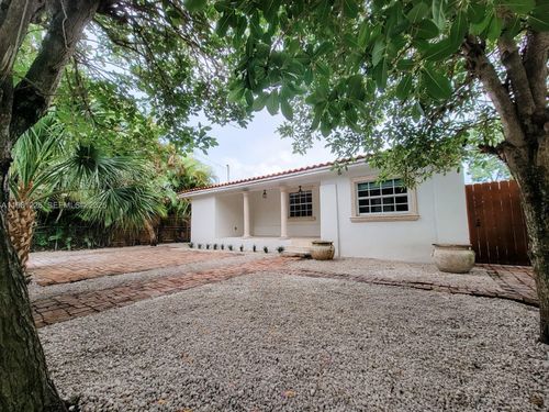 3685 Sw 1st Ave, Miami, FL, 33145-3907 | Card Image