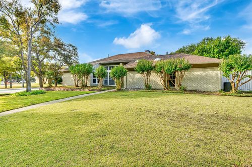 12401 Pleasant Valley Dr, Dallas, TX, 75243-2913 | Card Image