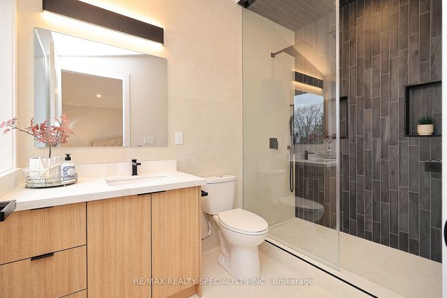 1048 Roosevelt Rd, House attached with 5 bedrooms, 6 bathrooms and 2 parking in Mississauga ON | Image 22
