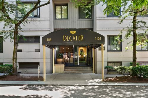 apt-1106-1105 Spring St, Seattle, WA, 98104-3518 | Card Image