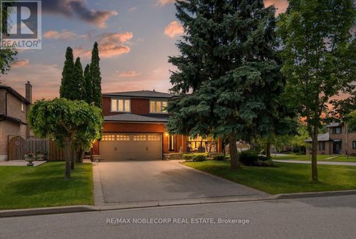 3 Castlehill Rd, Maple, ON, L6A1P3 | Card Image