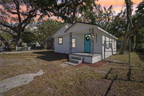 2111 E Ellicott St, Tampa, FL, 33610-5005 | Card Image