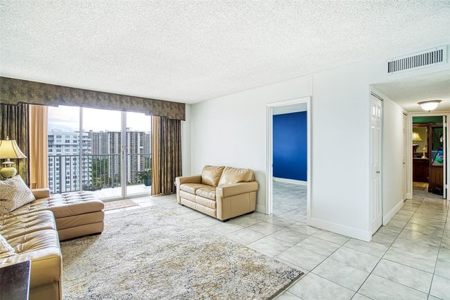 2014W - 2801 Ne 183rd St, Condo with 2 bedrooms, 2 bathrooms and null parking in Aventura FL | Image 2