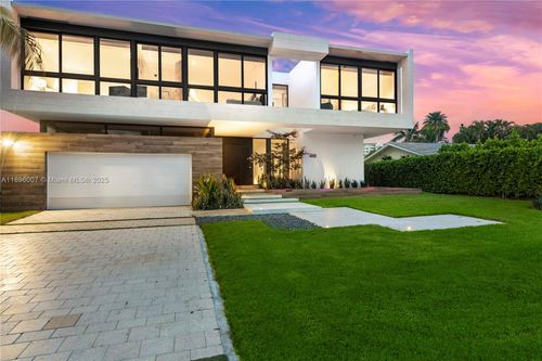 418 Sunset Dr, Hallandale Beach, FL, 33009-6540 | Card Image