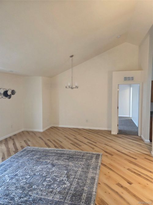 76-45681 Cagney Dr, Macomb, MI, 48044-6609 | Card Image