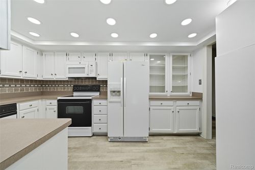 apt-108-19710 W 13 Mile Rd, Beverly Hills, MI, 48025-5169 | Card Image