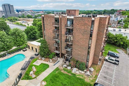 103-2933 Baltimore Ave, Kansas City, MO, 64108-3402 | Card Image