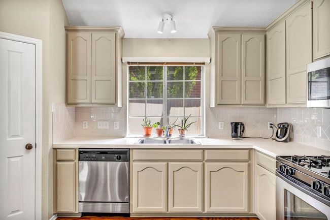8121 Forest Heights Ln, House other with 3 bedrooms, 2 bathrooms and 4 parking in Austin TX | Image 10