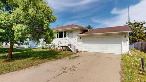 107 9th Ave Ne, Dodge Center, MN, 55927-9130 | Card Image